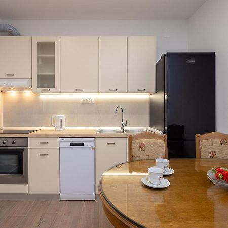 Apartments Paladin Makarska Eksteriør billede